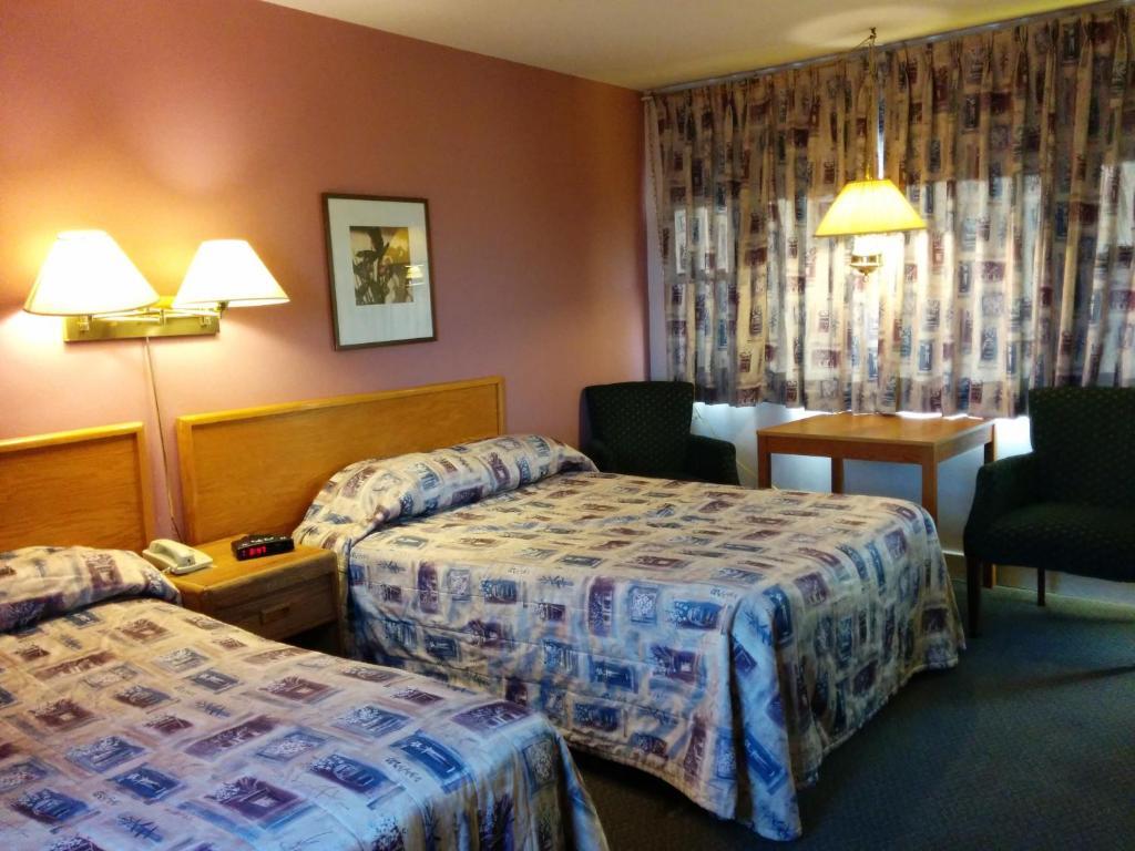 Esquire Motel Halifax Room photo