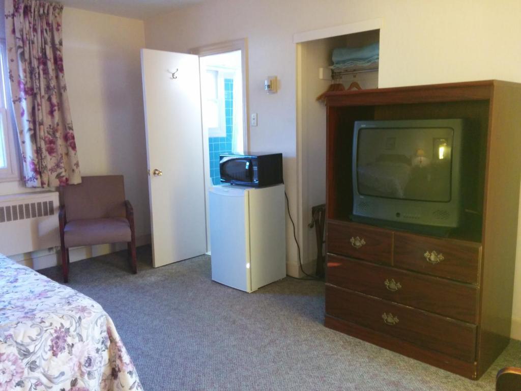 Esquire Motel Halifax Room photo