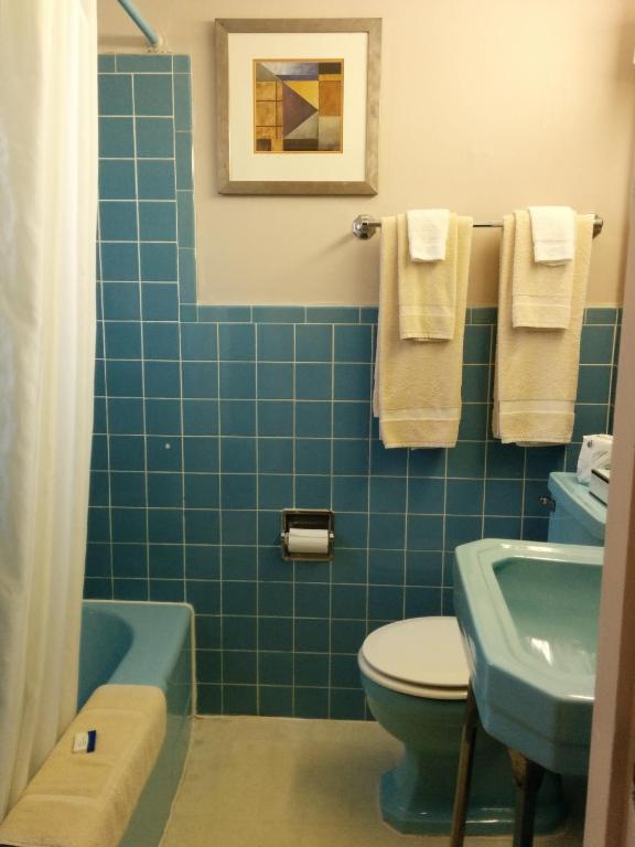 Esquire Motel Halifax Room photo